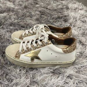Golden Goose Hi stars! Good condition! Basically brand new!